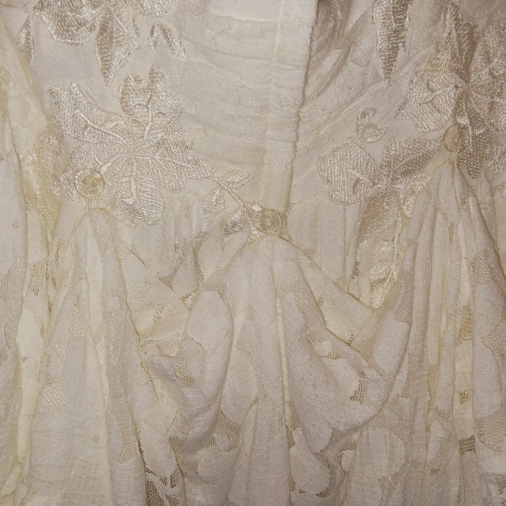 Wedding Dress - Picture 6 of 17